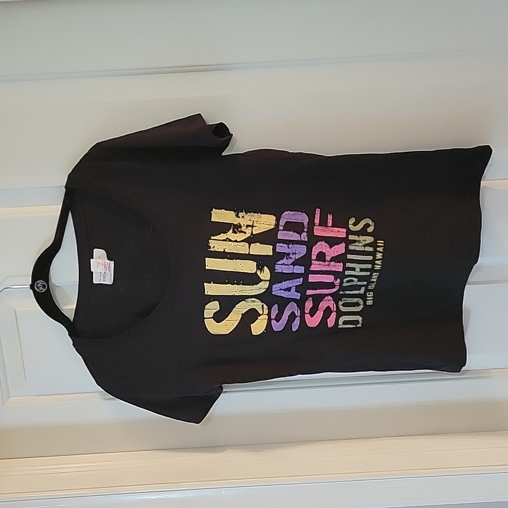 Black sun sand surf dolphins big island Hawaii tshirt small